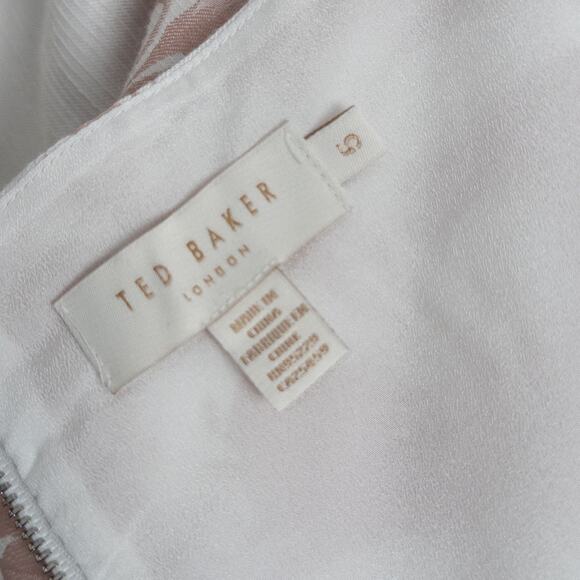 Ted Baker Floral Puff Sleeve Riverr Wide Neck Crop Size 5 Cream and Pink - Picture 7 of 9